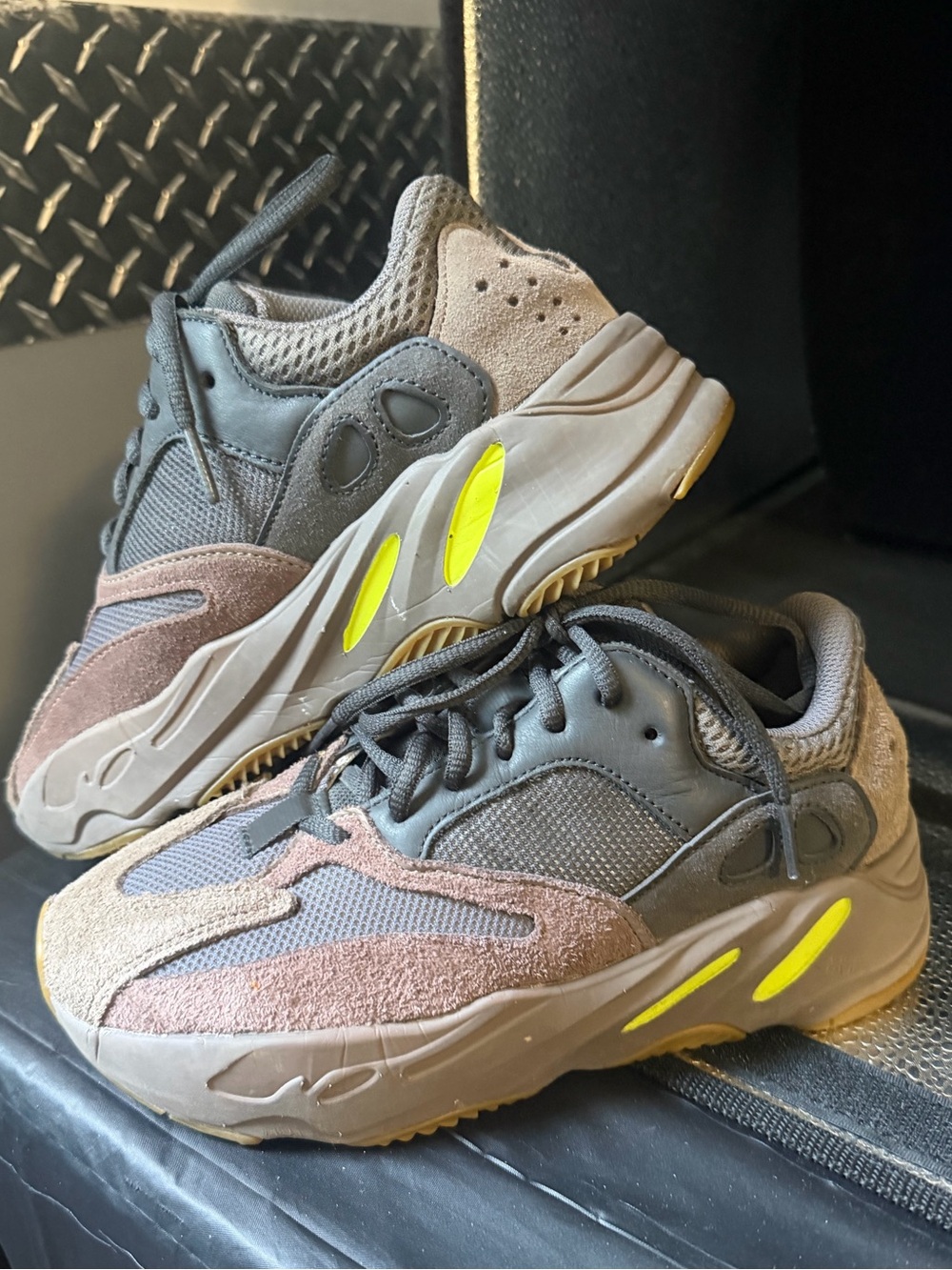 Adidas Yeezy Boost 700 V1 Mauve Size 6